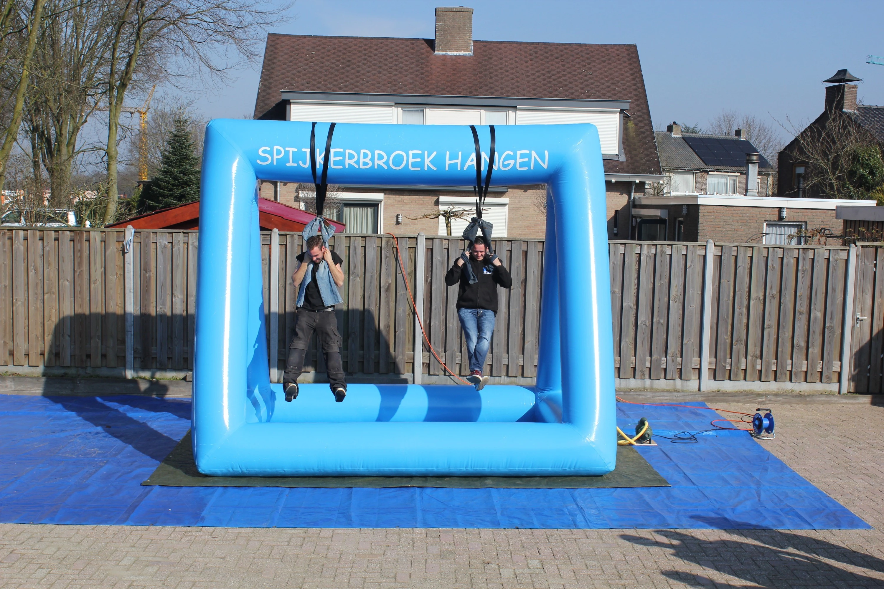 spijkerbroekhangen 1_1704297337.jpg